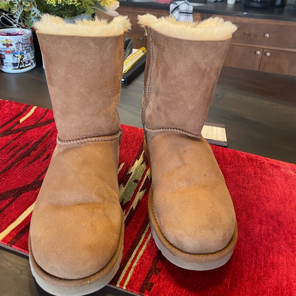 Ladies UGG boots. USA size 8
